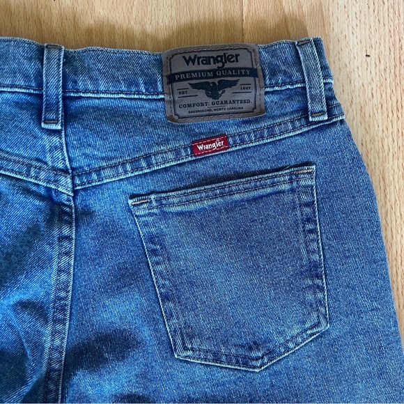 Vintage-inspired Wrangler Unisex Denim - Picture 4 of 5